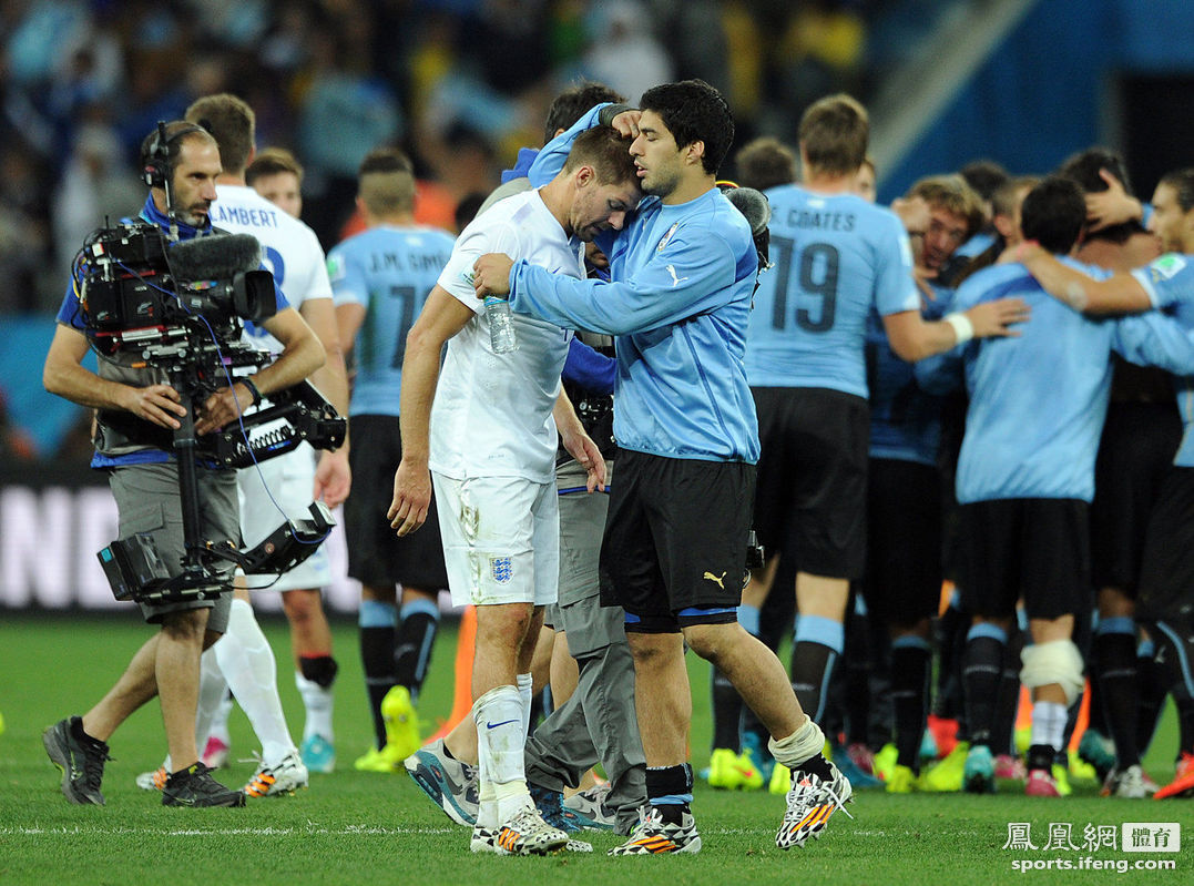 勒沃库森碾压英格兰，苏亚雷斯带队取胜