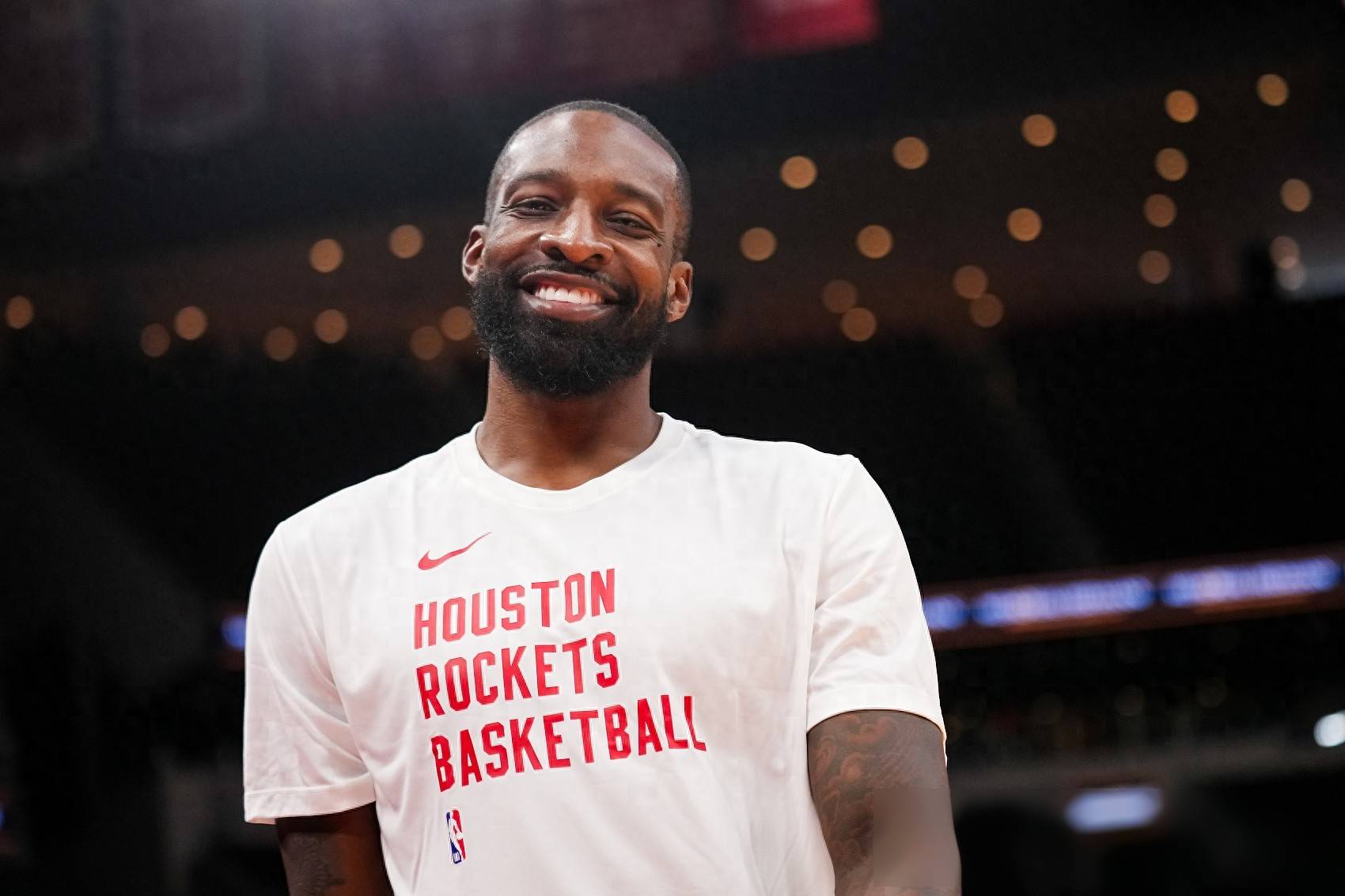 火箭力克猛龙，米切尔点燃赛场