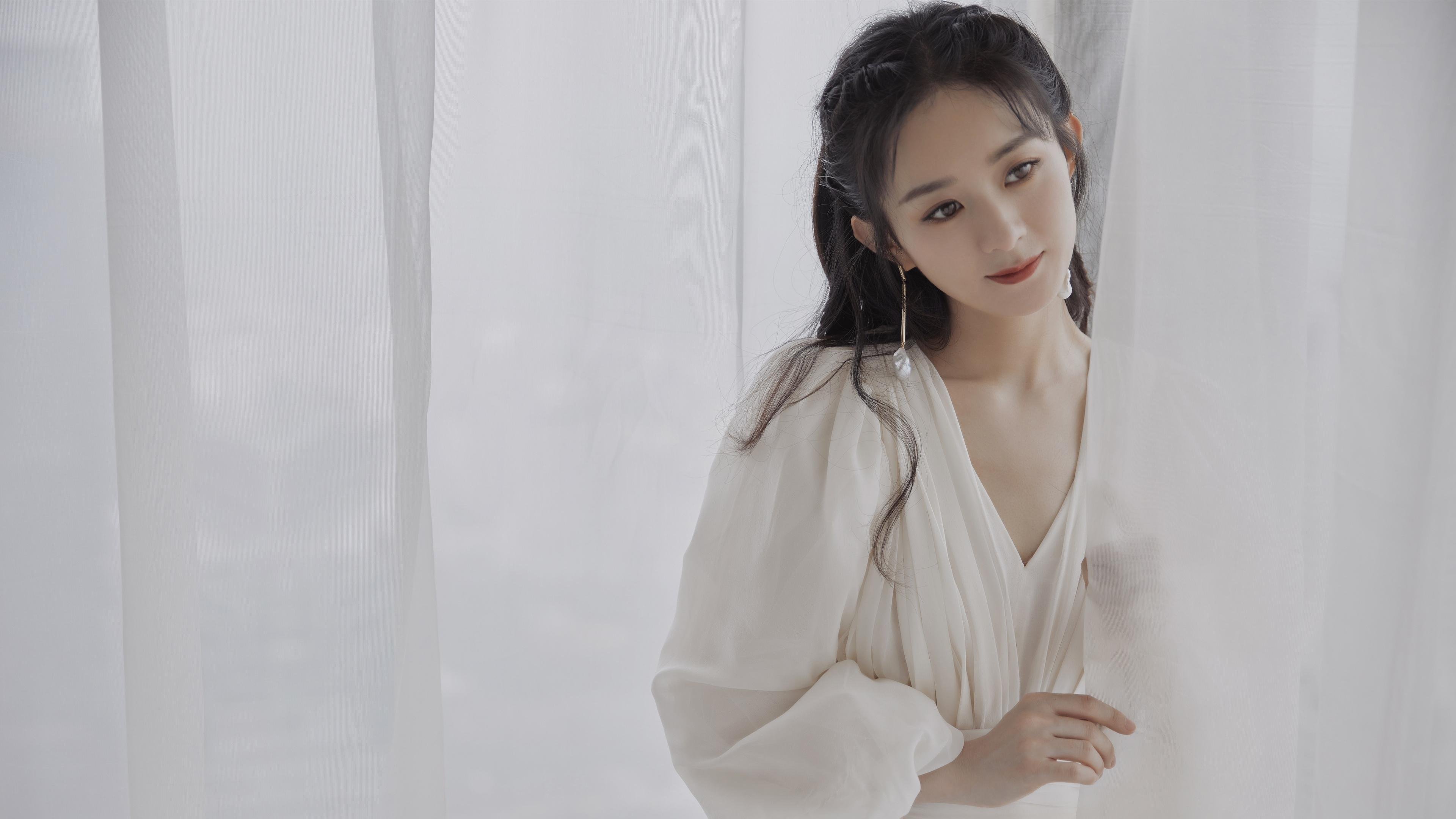 首先,我们来扩展思维,为这篇报道构思一个抓人眼球的标题